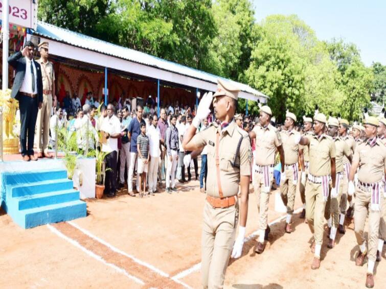 Independence Day 2023 Trichy District Collector Pradeep Kumar hoisted  national flag 77th Independence Day TNN Independence Day 2023 : திருச்சி சுதந்திர தின கொண்டாட்டம்; சமாதானப் புறாக்களை பறக்கவிட்ட ஆட்சியர்