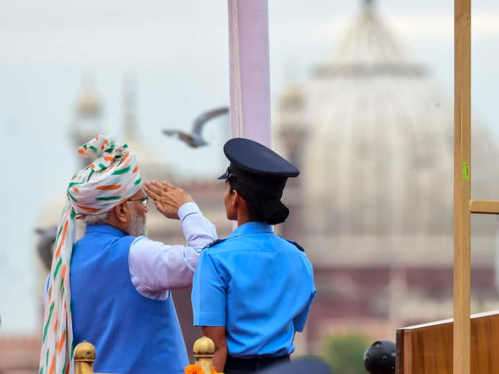 Independence Day 15 August 2023 pm modi will hoist tricolour flag 10th time at red fort know what special Independence Day 2023: लगातार 10वीं बार तिरंगा फहराएंगे पीएम मोदी, 1800 स्पेशल गेस्ट, लाल किले पर आज ये होगा खास