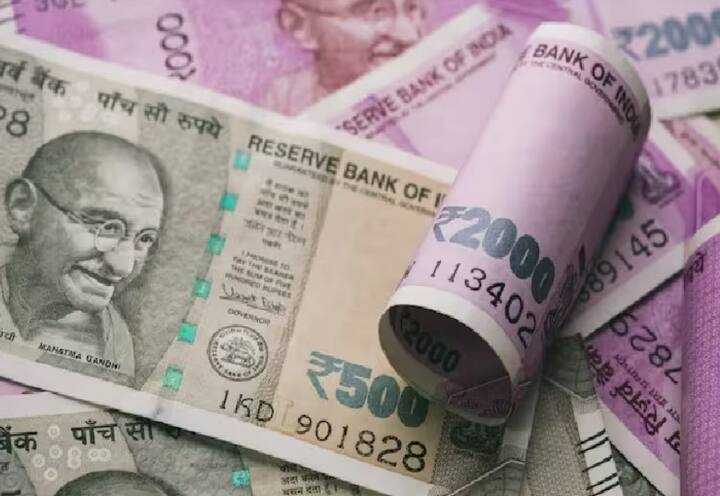 પોસ્ટ ઓફિસની પોસ્ટ ઓફિસ નેશનલ સેવિંગ્સ સર્ટિફિકેટ સ્કીમ હેઠળ જમા કરવામાં આવેલી રકમ પર તમને 7.7 ટકા વ્યાજ મળે છે.