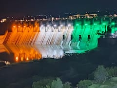 Ujani Dam : स्वातंत्र्य दिनानिमित्त उजनी धरण तिरंगी विद्युत रोषणाईने नटले