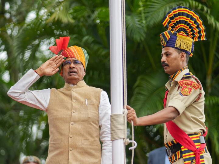 Shivraj Singh Chouhan announced Mukhyamantri Jan Awas Yojana for poor on Independence Day Bhopal MP News: CM शिवराज ने स्वतंत्रता दिवस पर की 'मुख्यमंत्री आवास योजना' की घोषणा, प्रति व्यक्ति आय पर किया ये दावा