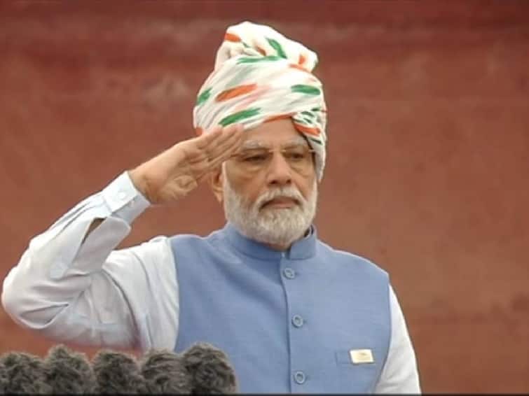 Prime Minister Modi has hoisted the national flag at the Red Fort for the 10th time on the occasion of the 77th Independence Day. PM Modi: அதிகமுறை செங்கோட்டையில் தேசியக்கொடி ஏற்றிய பிரதமர்கள்.. மன்மோகன் சிங்கை சமன் செய்யும் மோடி, முதலிடத்தில் யார்?