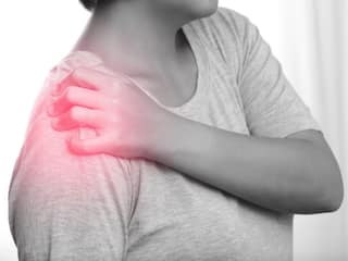 कंधों में हो रहा ज्यादा दर्द...तो यह नॉर्मल बात नहीं, इस खतरनाक बीमारी का हो सकता है संकेत