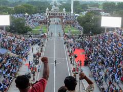 Watch: अटारी बॉर्डर पर बीटिंग द रिट्रीट, देखें सरहद पर भारतीय जवानों का शौर्य