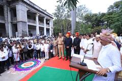 Independence Day 2023 : कोल्हापुरात उपमुख्यमंत्री अजित पवारांच्या हस्ते ध्वजारोहण; पाहा फोटो....