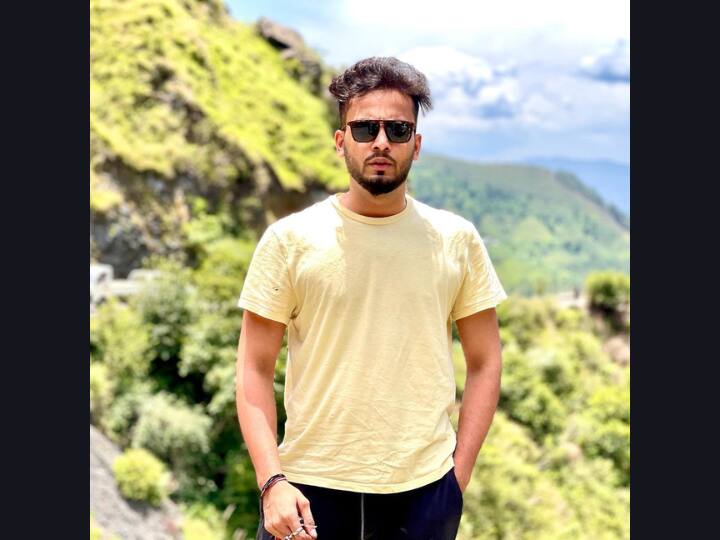 Elvish Yadav को गाड़ियों और VIP नंबर प्लेट्स का खूब शौक है. उनके पास ह्युंडाय वर्ना, टोयोटा फॉर्चुनर और पोर्शे 718 बॉक्सटर है. पोर्शे की कीमत 1.70 करोड़ से ज्यादा है.