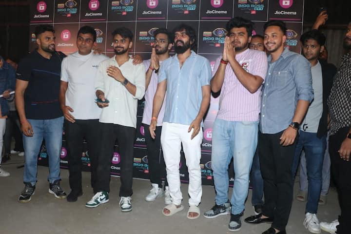 It was a close contest between Elvish Yadav and Abhishek Malhan as the two have cultivated a huge fan following for themselves with Elvish’s army also crashing down the ‘Bigg Boss’ ‘Systum’ at one point of the show with their voting.