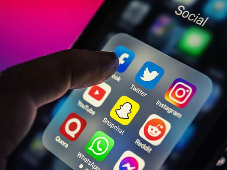 Centre should consider age limit on social media use, says High Court judge બાળકોને લાગી રહી છે સોશિયલ મીડિયાની લત, દારૂની જેમ આમાં પણ નક્કી થાય વયમર્યાદાઃ કર્ણાટક હાઇકોર્ટ