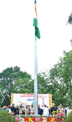 Independence Day 2023: पालकमंत्री संदिपान भुमरे यांच्या हस्ते औरंगाबादेत शासकीय ध्वजारोहण; पाहा फोटो