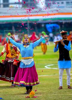 Photos: आज़ादी के उत्सव का ऐसा नज़ारा, CM गहलोत भी फोटो खींचने से खुद को रोक नहीं पाए