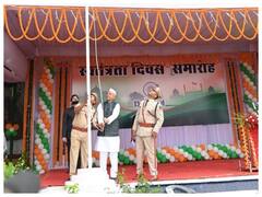 छत्तीसगढ़ के गृहमंत्री ताम्रध्वज साहू ने दुर्ग में किया ध्वजारोहण, लोगों को दिया संदेश