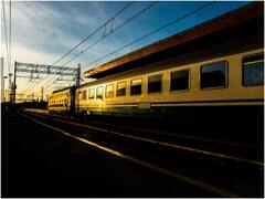 बाइक में लगता है एक लीटर... आज जानिए ट्रेन के इंजन में कितना इंजन ऑयल डालना पड़ता है?