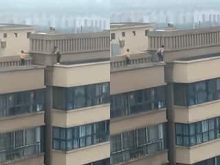 बहुमंजिला इमारत से कूदता नजर आया 7 साल का छोटा बच्चा, Video देखकर लोगों के उड़े होश
