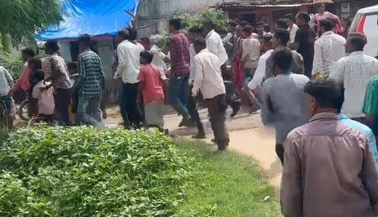 In Padra, Vadodara district, a teacher showed obscene videos to female students ‘ત્રણ વિદ્યાર્થીનીઓને શિક્ષક શૌચાલયમાં લઇ ગયા, અશ્લિલ વીડિયો બતાવ્યા ને...’, સરકારી શિક્ષકની કરતૂતનો પર્દાફાશ