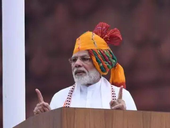 साल 2019 की बात की जाए तो प्रधानमंत्री मोदी लाल, पीले और हरे रंग वाली पगड़ी पहने लाल किला पहुंचे थे.
