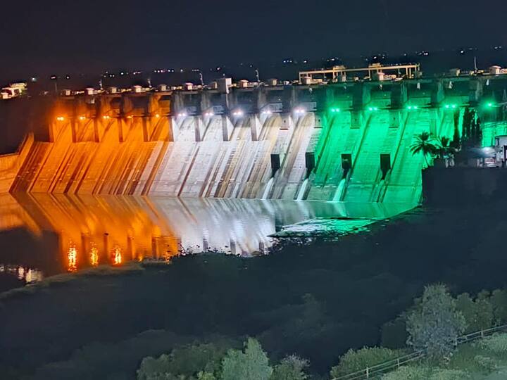 स्वातंत्र्य दिनानिमित्त आज देशभर विविध कार्यक्रमांचे आजोन करण्यात आलं आहे.