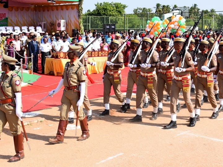 Independence Day 2023: சுதந்திர தின விழாவில் நலத்திட்ட உதவிகளை வழங்கிய கரூர் மாவட்ட ஆட்சியர்