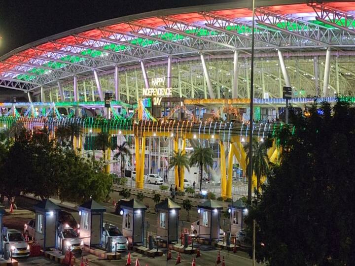 ஜொலிக்கும் விமான நிலைய கட்டிடம்