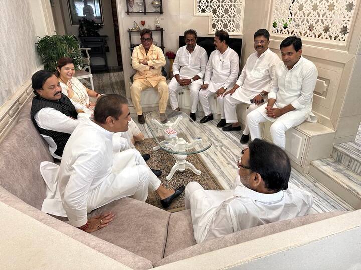 राष्ट्रवादीचे वरिष्ठ नेते नवाब मलिक यांना चार दिवसांआधी जामीन मंजूर झाला आहे. याआधी सुप्रिया सुळेंनी मलिकांची भेट घेतल्यानंतर आता अजित पवार गटानेही भेट घेतली आहे.