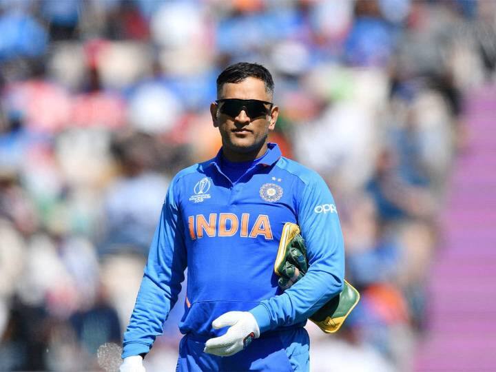 MS Dhoni: आज ही के दिन धोनी ने तोड़ा था करोड़ो भारतीय फैंस का दिल, अचानक संन्यास के फैसले का किया था एलान