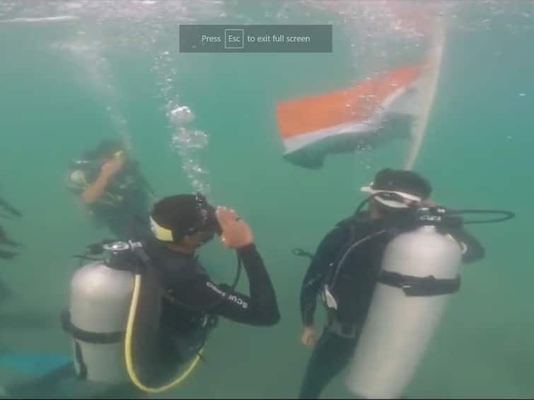 Indian Coast Guard Hoists National Flag Underwater In Tamil Nadu’s Rameshwaram To Mark 77th Independence Day Indian Coast Guard Hoists National Flag Underwater In Tamil Nadu’s Rameshwaram To Mark 77th Independence Day