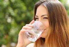 Drinking Water Benefits: सकाळी उठून 1 ग्लास पाणी पिण्याचे प्रचंड फायदे, वजन कमी करण्यासही मदत