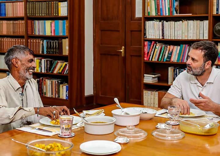 Rahul Gandhi Meets Vegetable Seller: काँग्रेस नेते राहिल गांधी यांनी एका भाजी विक्रेत्याला जेवणासाठी घरी आमंत्रित केलं होतं, या दरम्यान दोघांच्या चांगल्या गप्पाही झाल्या.