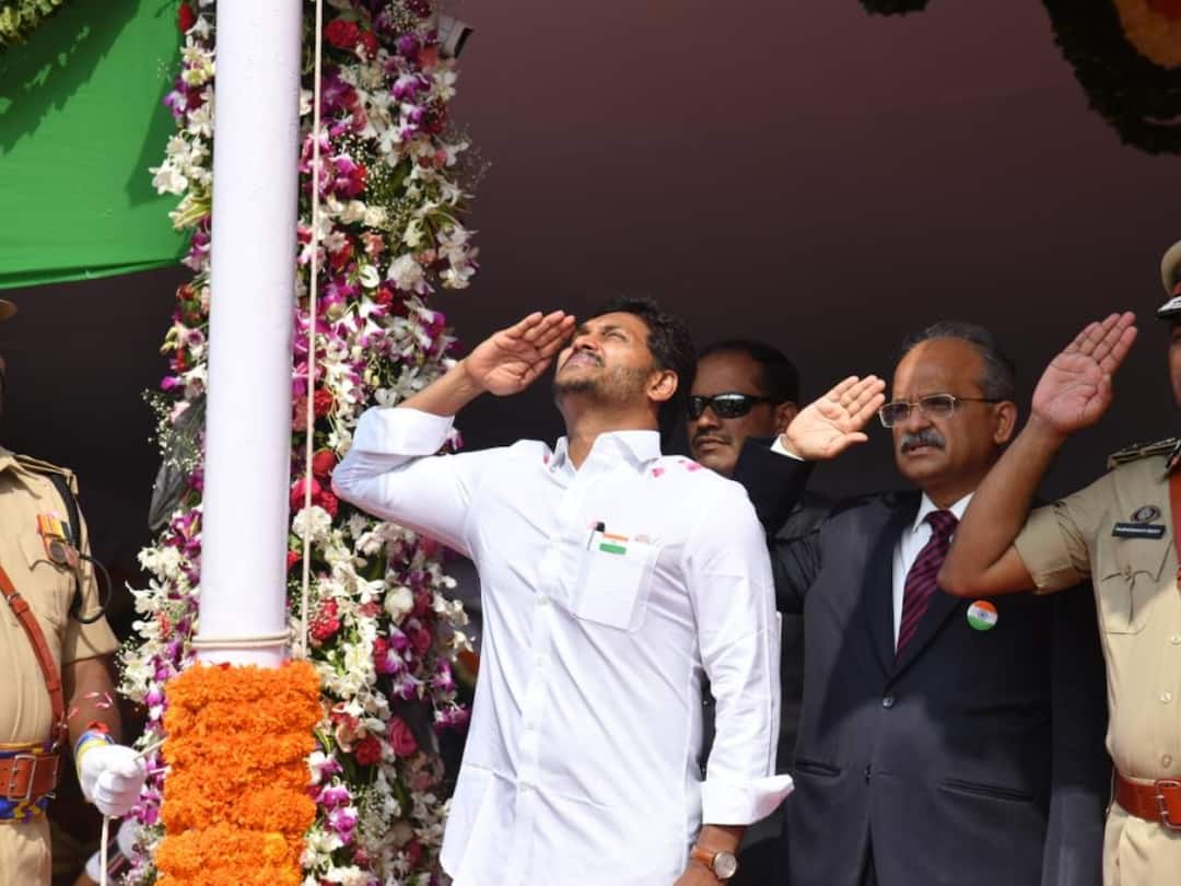 Independence Day 2023 AP CM Jagan Hoisting National Flag in Vijayawada AP CM Jagan: సంక్షేమమే ధ్యేయంగా పాలన- విజయవాడ నుంచి సీఎం జగన్ పంద్రాగస్టు మెసేజ్‌