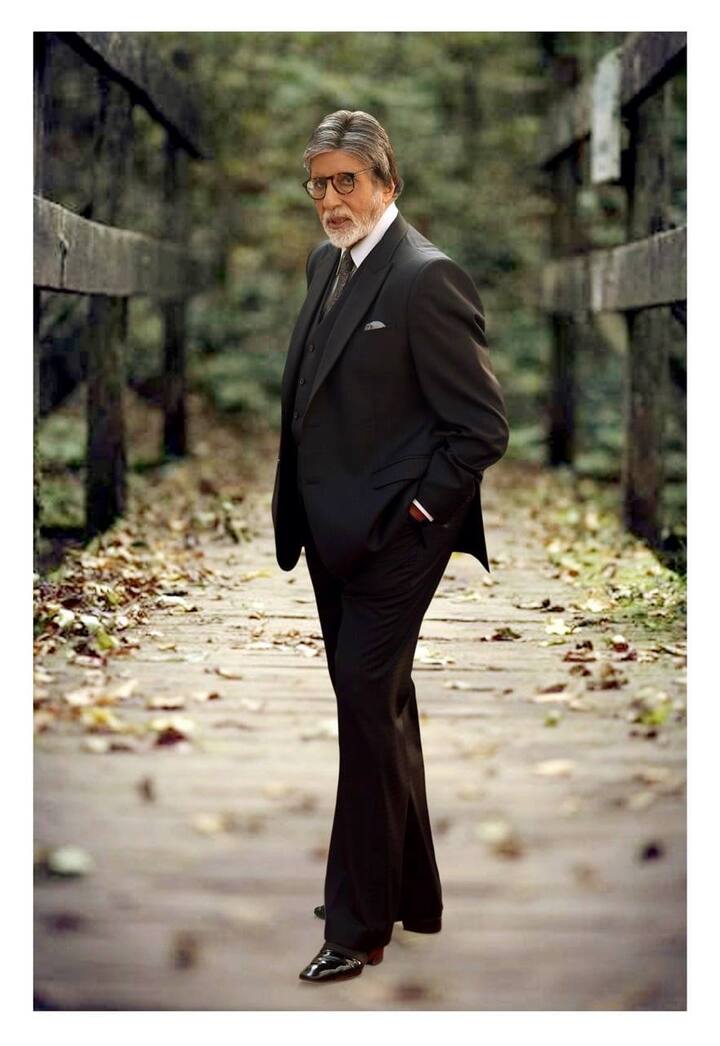 अगले दिन शूटिंग के पहले ही टेक में अमिताभ बच्चन ने बेहद खराब डांस किया. लेकिन सेट पर लोगों ने जोरदार तालियां बजाकर स्वागत किया. इसके बाद अमिताभ बच्चन का कॉन्फिडेंस जम गया और उन्होंने पूरे गाने की शूटिंग खत्म कर डाली.