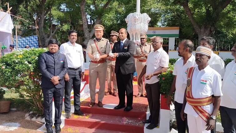 Independence Day 2023 National Flag Hoisting at Tanjore Armed Forces Field Welfare Scheme Collector TNN Independence Day: தஞ்சை ஆயுதப்படை மைதானத்தில் தேசியக் கொடியேற்றி நலத்திட்ட உதவிகள் வழங்கினார் தஞ்சை கலெக்டர்