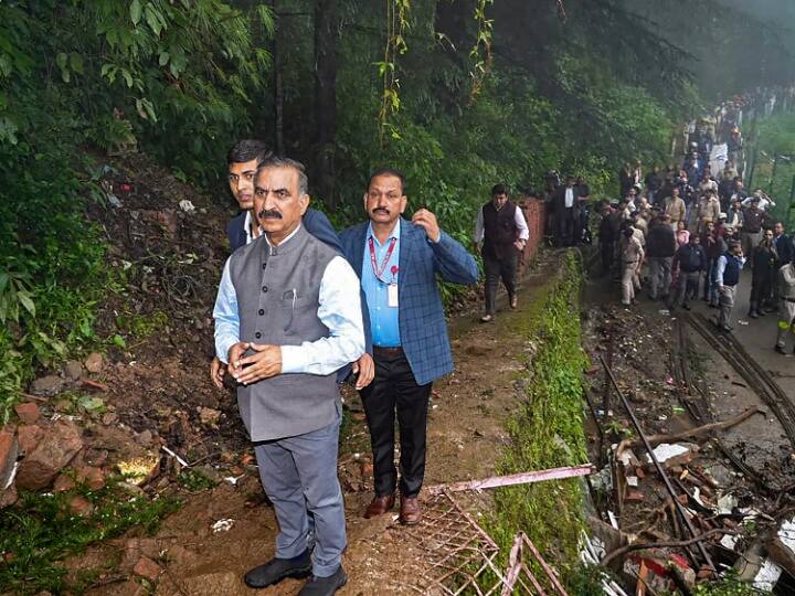 Army helicopter deployed in Shimla, schools will not open now, CM Sukhwinder Singh Sukhu said this big thing Shimla Landslide: शिमला में सेना का हेलीकॉप्टर तैनात, अभी नहीं खुलेंगे स्कूल, CM सुक्खू ने कही ये बड़ी बात