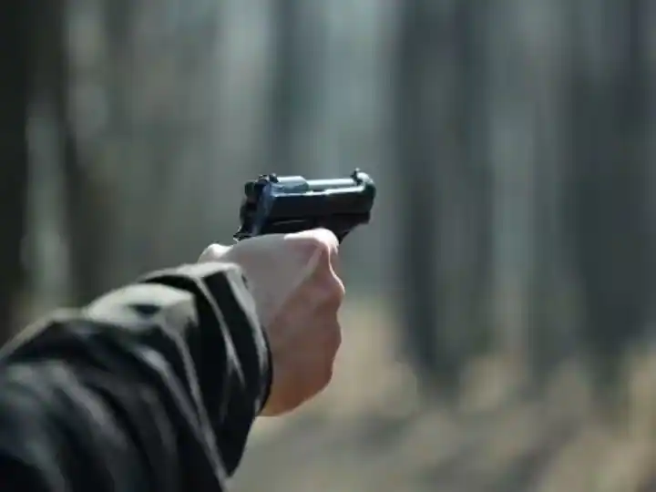 झुंझुनू में पुलिस से घिरने पर बदमाश ने खुद को गोली मारी, मचा हड़कंप