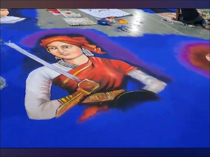 विविधतेत एकता हा संदेश या महारांगोळीमधून दिला जात आहे.