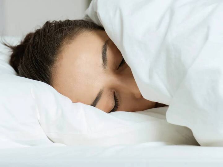 5 common sleeping mistakes that trigger acne sleeping habit routine Sleep Mistakes: சரியா தூங்கவில்லை என்றால் முகப்பரு வருமாம்.. இந்த 5 பழக்கங்களை நிச்சயம் கடைபிடிங்க