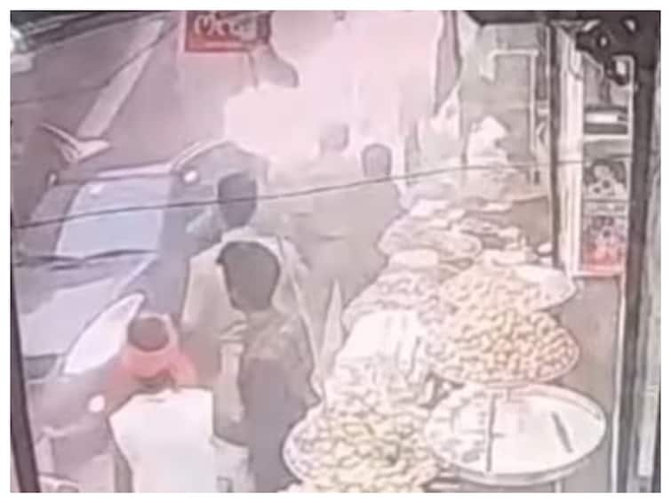 Uttar Pradesh: 5 Killed As Portion Of Vrindavan's Banke Bihari Temple Collapses On Them Caught On Camera: 5 Killed In UP As Portion Of Building Near Vrindavan's Banke Bihari Temple Collapses On Them