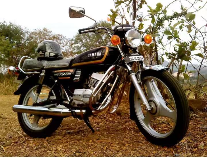ਦੂਜੀ ਬਾਈਕ Yamaha RX 100 ਹੈ, ਜੋ 1985 ਵਿੱਚ ਲਾਂਚ ਕੀਤੀ ਗਈ ਸੀ ਅਤੇ ਜਲਦੀ ਹੀ ਪਰਿਵਾਰ ਦਾ ਹਿੱਸਾ ਬਣ ਗਈ ਸੀ।