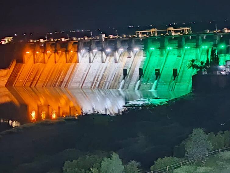 On the occasion of Independence Day Ujani Dam attractive india flag colour realized by electric lighting Ujani Dam lighting :  स्वातंत्र्य दिनानिमित्त उजनी धरण आकर्षक तिरंगा रोषणाईनं नटलं