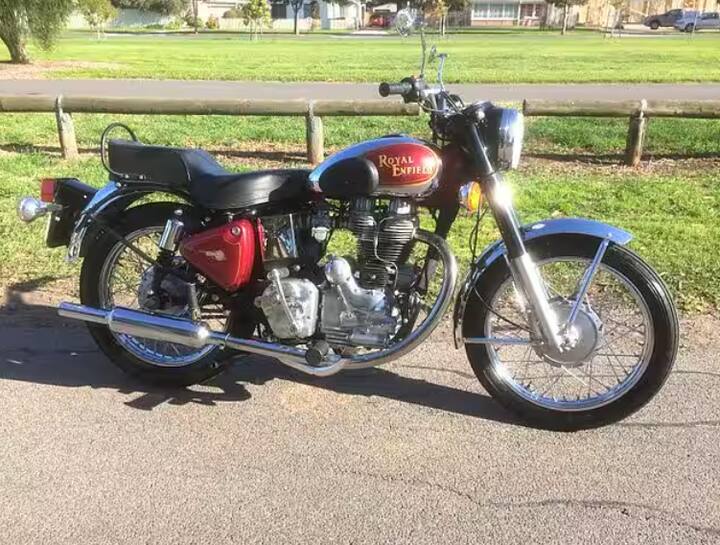 Royal Enfield Bullet 350 ਭਾਰਤ ਵਿੱਚ ਸਭ ਤੋਂ ਵੱਧ ਪਸੰਦ ਕੀਤੀ ਜਾਣ ਵਾਲੀ ਬਾਈਕ ਹੈ। ਜਿਸ ਦਾ ਪ੍ਰਵੇਸ਼ 1949 ਦੇ ਆਸ-ਪਾਸ ਹੋਇਆ, ਜੋ ਅੱਜ ਵੀ ਆਪਣੇ ਰੁਤਬੇ ਨਾਲ ਮੌਜੂਦ ਹੈ।