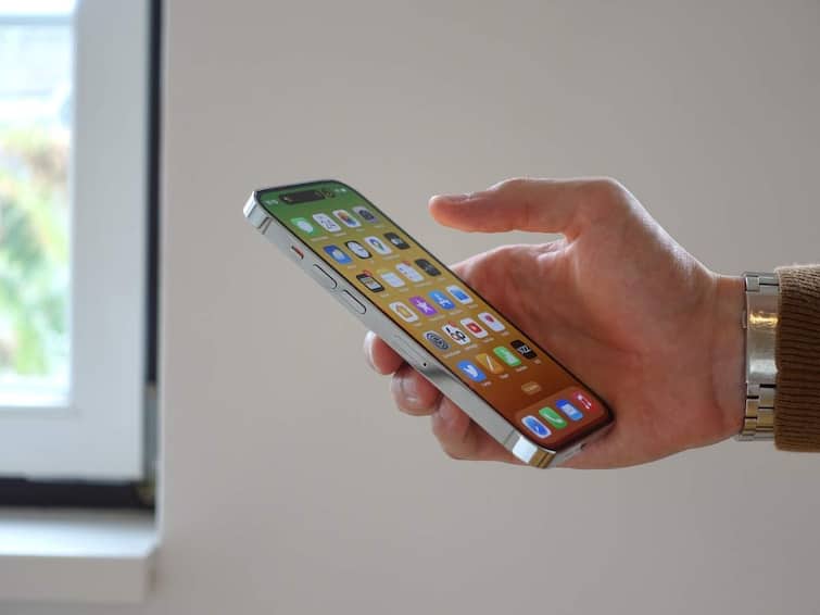 Apple iPhone 14 Pro users face battery health issues within 1 year of the phone's purchase Apple iPhone 14 Pro: ఐఫోన్ 14 వినియోగదారులకు షాక్, ఏడాదిలోపే బ్యాటరీలో సమస్యలు!