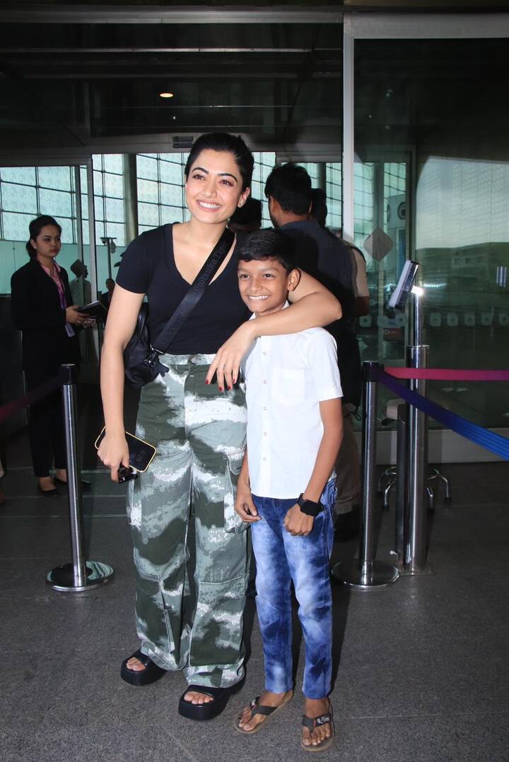 రష్మిక మందన్న ముంబై ఎయిర్‌పోర్టులో కనిపించారు.