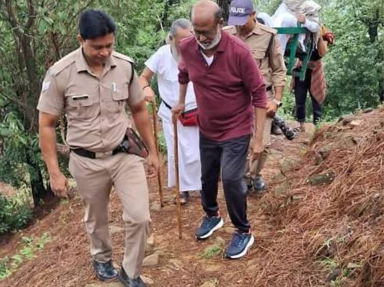 Picture Of Rajinikanth Meditating At Uttarakhand’s Mahavatar Babaji Cave Viral Rajinikanth Babaji Cave: வசூல் வேட்டையில் ஜெயிலர்... பாபா குகையில் ரஜினி.. வைரலாகும் புகைப்படம்..!