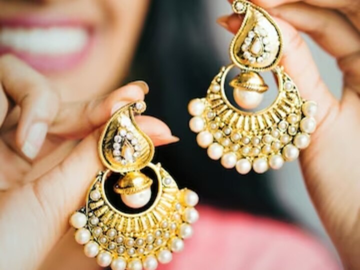 How To Make Paper Earrings In Hindi  how to make paper earrings   HerZindagi
