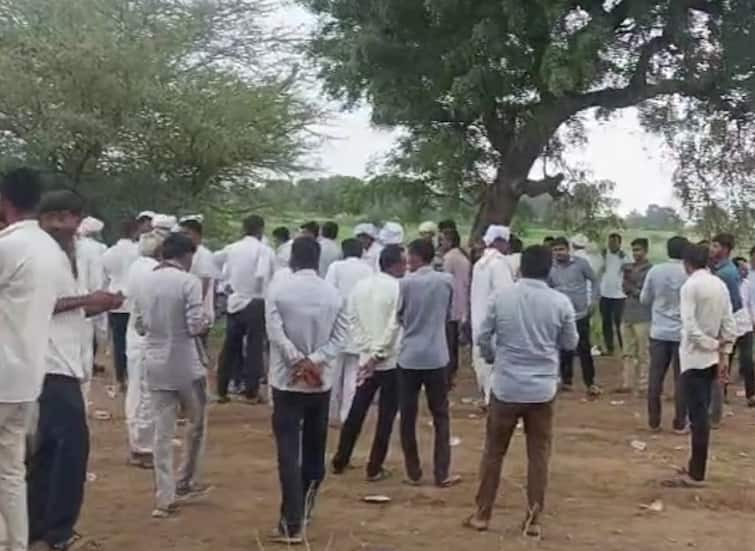 Mehsana:  The farmers' Nyay yatra was stopped by the police near Gozaria in Mehsana Mehsana: ખેડૂતોની ન્યાય યાત્રાને પોલીસે રોકી, પાલ આંબલિયાએ કહ્યુ- ‘ભાજપ ખેડૂતથી ડરે છે’