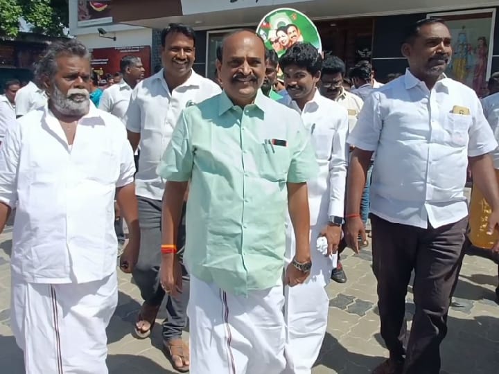 ‘ஜெயிலர்’  டிக்கெட் இலவசம்... மதுரை மாநாட்டிற்கு ரஜினி ரசிகர்களை அழைத்த கடம்பூர் ராஜூ