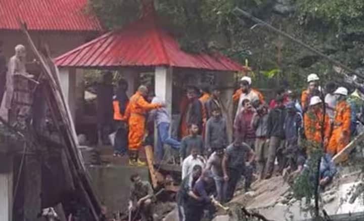 গত এক সপ্তাহেই কমপক্ষে ৬১ জনের প্রাণহানি হয়েছে। মৃত্যুসংখ্যা বেড়ে চলেছে লাগাতার। ক্ষয়ক্ষতিও হয়েছে বিপুল। এই ক্ষয়ক্ষতির ধাক্কা সামলে উঠতে অন্তত একটি বছর সময় লাগবে বলে জানিয়েছেন রাজ্যের মুখ্যমন্ত্রী সুখবিন্দর সিংহ সুখু।