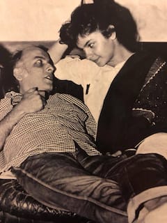 Pooja Bhatt Kissa: जब संजय दत्त के साथ किसिंग सीन देने में घबरा गई थीं पूजा भट्ट, फिर पिता महेश भट्ट ने दी थी ये सलाह