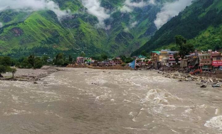 সামার হিল থেকে মোট ১৩ জনের দেহ উদ্ধার করা গিয়েছে।  এ ছাড়াও একটি মন্দির ভেঙে পড়েছে। তার ধ্বসস্তূপের নীচেও দেহ চাপা পড়ে থাকতে পারে বলে আশঙ্কা করছে স্থানীয় প্রশাসন।