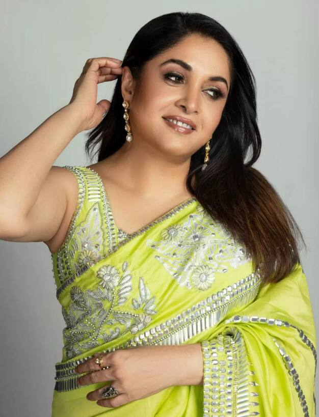 “இதில் இருந்து எனது நடிப்பு ஆரம்பத்தில் எப்படி இருந்தது என்று தெரிந்து கொள்ளுங்கள்”என்று கூறினார்.