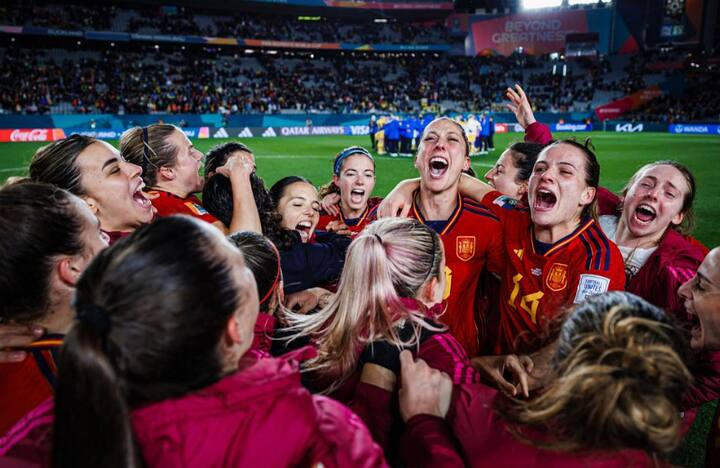 இந்த வெற்றியின் மூலம் முதல் முதலாக ஃபிஃபா தொடரில் இறுதி போட்டிக்கு முன்னேறியது ஸ்பெயின் அணி.