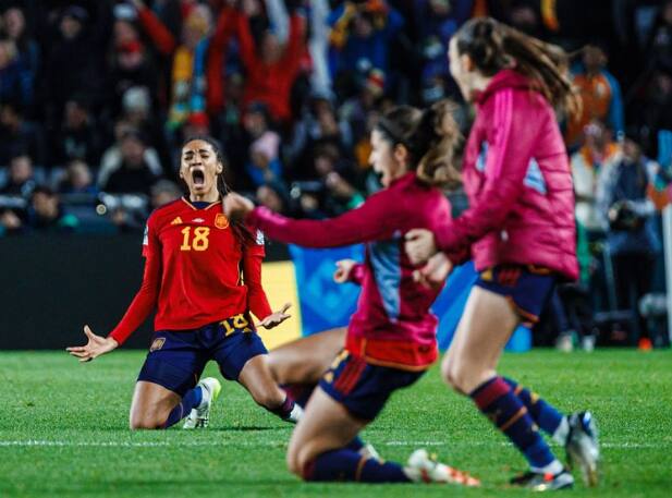 அதனை தொடர்ந்து 88வது நிமிடத்தில் சுவீடன் வீராங்கனை கோல் அடிக்க, கடைசி நிமிடத்தில் 1-1 என்ற கணக்கில் போட்டி, சமனில் முடியும் என எதிர்பார்க்கப்பட்டது. 89வது நிமிடத்தில் மீண்டும் ஸ்பெயின் அணி கோல் அடித்து 2-1 என்ற கணக்கில் த்ரில் வெற்றி பெற்றது.